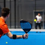 Giocatori di padel durante una partita