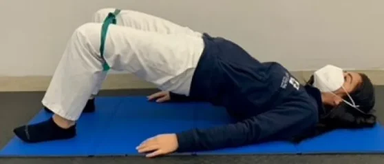 esercizio-fisioterapico-ginocchia